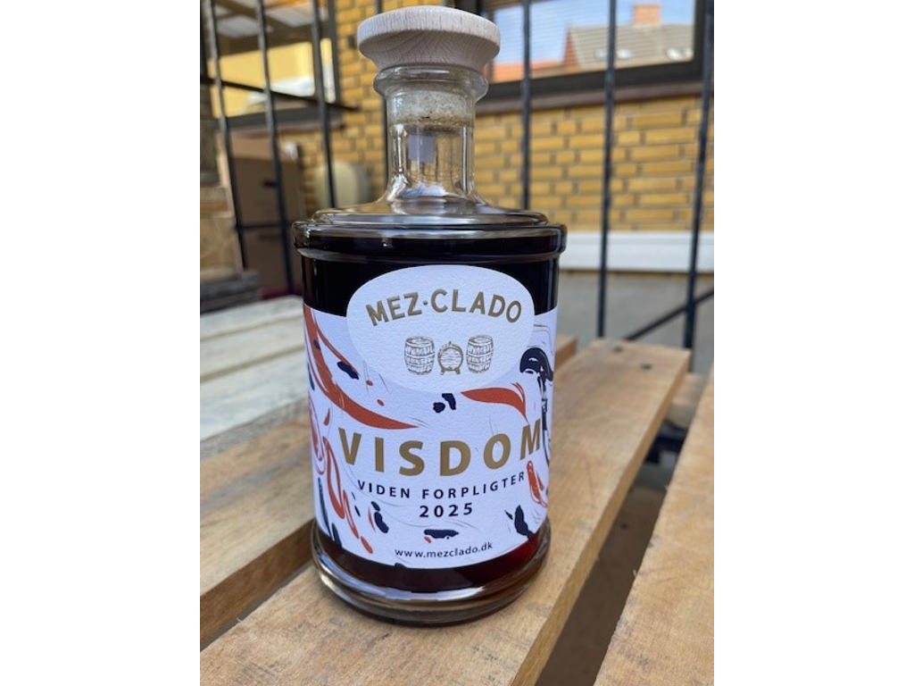 MEZ CLADO VISDOM - VIDEN FORPLIGTER 2025 70CL. 40% ROMBASERET SPIRITUS