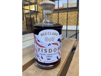 MEZ CLADO VISDOM - VIDEN FORPLIGTER 2025 70CL. 40% ROMBASERET SPIRITUS