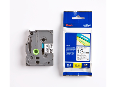 PRÆGETAPE BROTHER TZE231 12MMX8M. SORT TEKST PÅ HVID TAPE  
