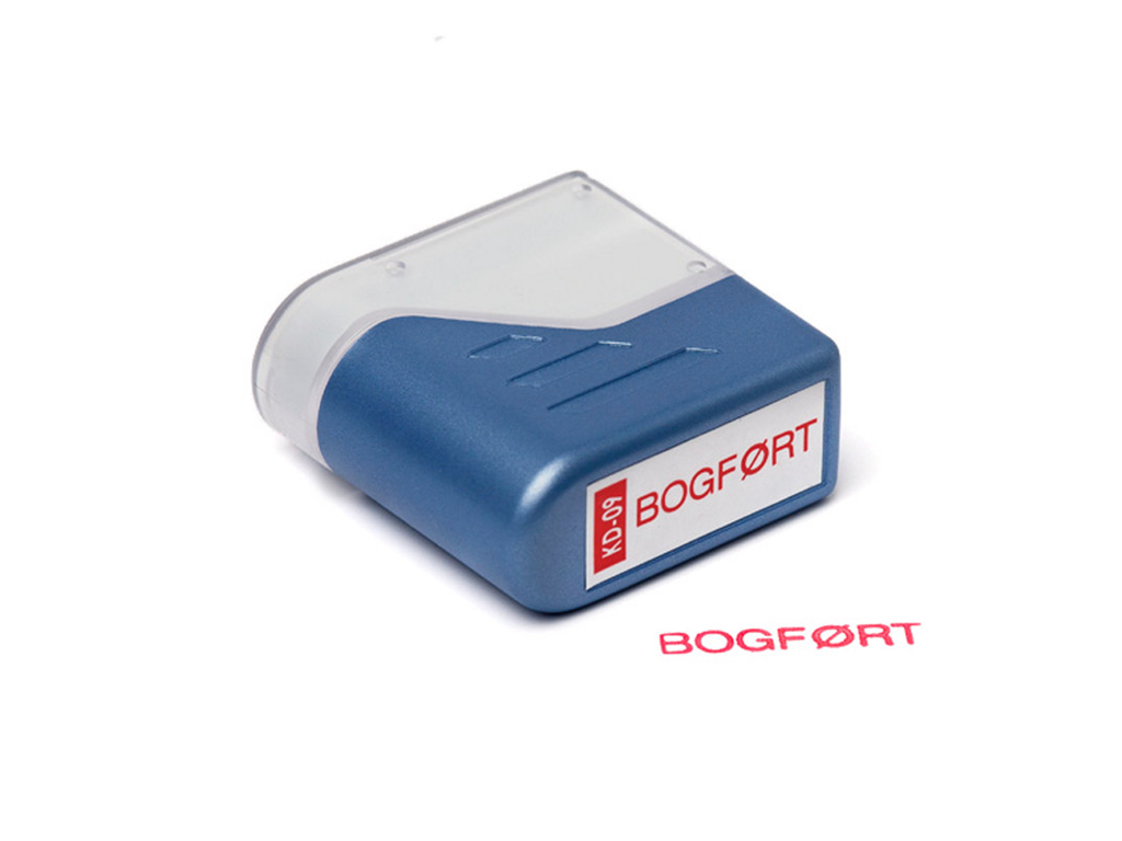 STEMPEL DESKMATE BOGFØRT RØD TEKST 