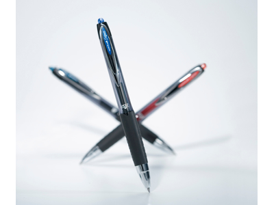 ROLLERPEN UNI-BALL SIGNO FINE UMN-207 MED KLIK 0,7MM BLÅ 