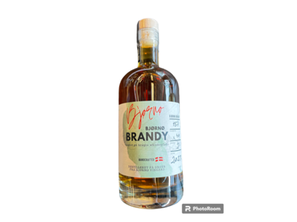BJØRNØ BRANDY 50CL. 40% JUNI 2023 LAGRET PÅ BRUGTE WHISKY FADE