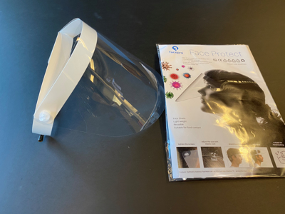 ANSIGTSVISIR CE-MÆRKET MED ELASTIK - KAN VIPPES OP 